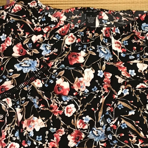 Olivia and Grace Black Floral Boho Lace Blouse - Picture 5 of 7